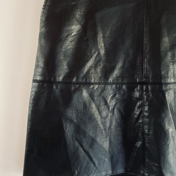 Zara Basic Black Vegan Leather Skirt sz M - Picture 3 of 9